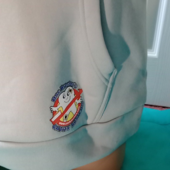 PHILADELPHIA PHILLIES, GRAY SLEEVELESS HOODIE, SIZE ADULT LARGE - Picture 4 of 13